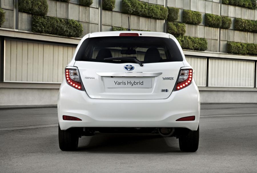  Toyota Yaris Hybrid 2012 года  (фото 20 из 35)